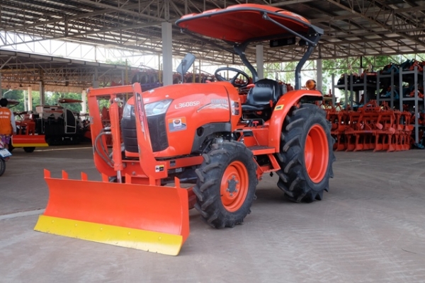 รถไถรุ่น L3608SP ใบมีด + ผาน 1 ตัว ดาวน์ 10,000 บาท โทร089-0111624