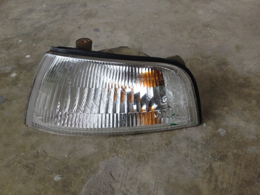 ขายไฟหน้าข้างซ้าย Mitsubishi CK4 สีขาว
