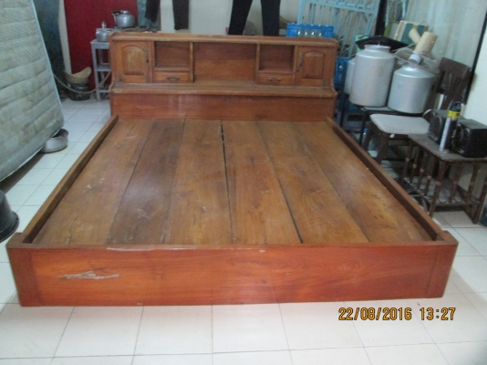 ขายถูก เตียงนอน   ไม้สักทองหนา  สภาพสวยแข็งแรงสมบูรณ์