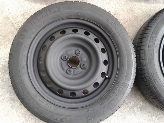 ล้อกะทะ15นิ้้ว4รู100 พร้อมยาง สวยๆ 4 ล้อ ราคา 1900 บาท
