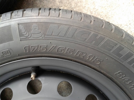 ล้อกะทะ15นิ้ว4รู100 พร้อมยาง สวยๆ 4 ล้อ ราคา 1900 บาท ล้อกะทะ15นิ้ว4รู100 พร้อมยาง สวยๆ 4 ล้อ ราคา 1900 บาท