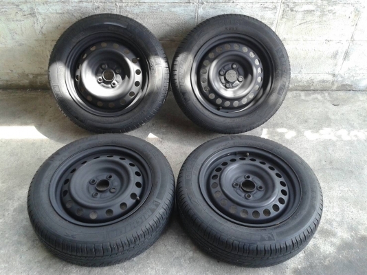ล้อกะทะ15นิ้ว4รู100 พร้อมยาง สวยๆ 4 ล้อ ราคา 1900 บาท