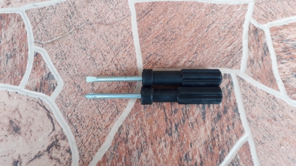 ไขควงหัวสลับ + - คีมติดรถ มือสองจากญี่ปุ่น