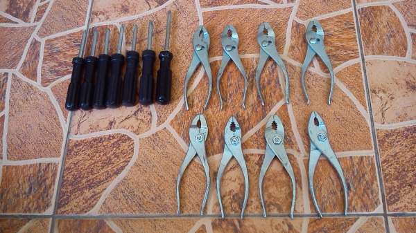 ไขควงหัวสลับ + - คีมติดรถ มือสองจากญี่ปุ่น