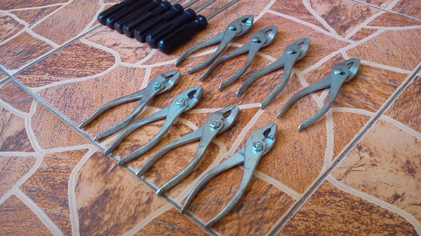 ไขควงหัวสลับ + - คีมติดรถ มือสองจากญี่ปุ่น