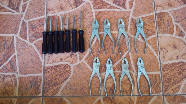 ไขควงหัวสลับ + - คีมติดรถ มือสองจากญี่ปุ่น