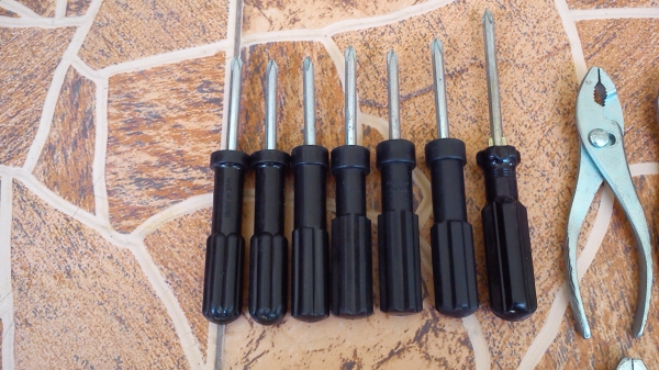 ไขควงหัวสลับ + - คีมติดรถ มือสองจากญี่ปุ่น