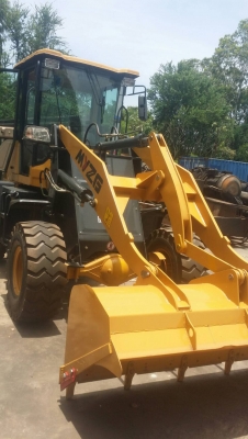 ขายรถตักล้อยาง ยี้ห้อ.MYZG รุ่น.ZL20 รถสวยจัด ใช้งานไม่ถึง 1000 ช.ม ราคา.650000 ต่อรอง