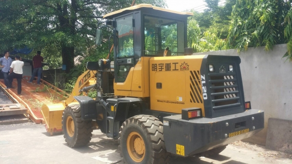 ขายรถตักล้อยาง ยี้ห้อ.MYZG รุ่น.ZL20 รถสวยจัด ใช้งานไม่ถึง 1000 ช.ม ราคา.650000 ต่อรอง