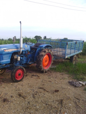 สีนวนจัดให้ Henomoto  23 แรง เครื่องดี สภาพสวย พร้อมใช้งาน มาพร้อมกับเทลเลอร์สภาพพร้อมใช้งาน สนใจติดต่อ 089-9638932