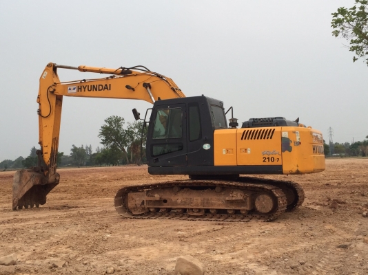 ขาย ฮุนได robex 210-7 รถจอดที่ศูนย์จำหน่ายรถไถ KIOTI