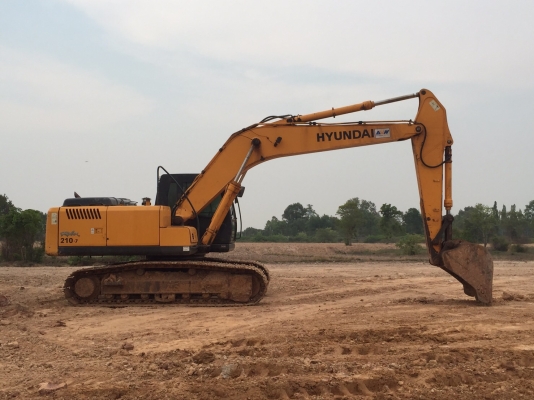 ขาย ฮุนได robex 210-7 รถจอดที่ศูนย์จำหน่ายรถไถ KIOTI