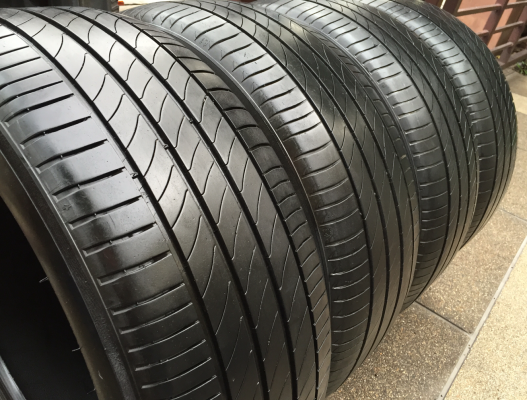 ยาง Michelin 3st 225 55 17 ปลายปี14 ดอกเต็ม ไม่มีปะ ราคาไม่แพง