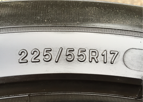 ยาง Michelin 3st 225 55 17 ปลายปี14 ดอกเต็ม ไม่มีปะ ราคาไม่แพง