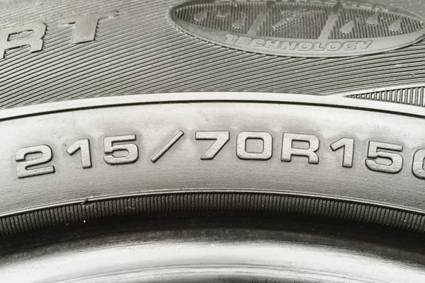 ยาง Goodyear 215 70 15 ปี15 ดอกเต็ม ไม่มีปะ ราคาไม่แพง