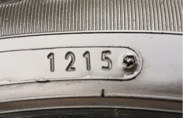 ยาง Dunlop 215 65 16 ปี15 ดอกเต็ม ไม่มีปะ ราคาไม่แพง