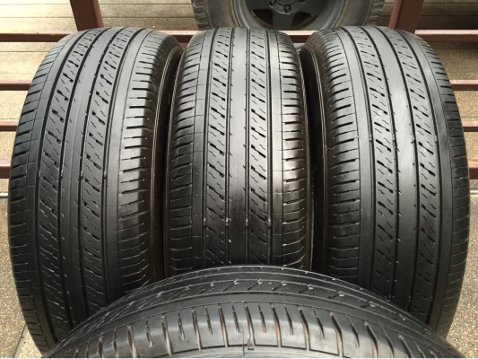 ยาง Dunlop 215 65 16 ปี15 ดอกเต็ม ไม่มีปะ ราคาไม่แพง