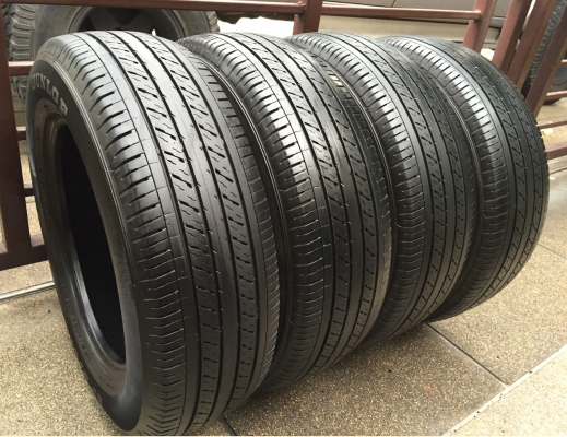 ยาง Dunlop 215 65 16 ปี15 ดอกเต็ม ไม่มีปะ ราคาไม่แพง