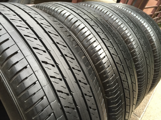 ยาง Dunlop 215 65 16 ปี15 ดอกเต็ม ไม่มีปะ ราคาไม่แพง