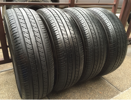 ยาง Dunlop 215 65 16 ปี15 ดอกเต็ม ไม่มีปะ ราคาไม่แพง