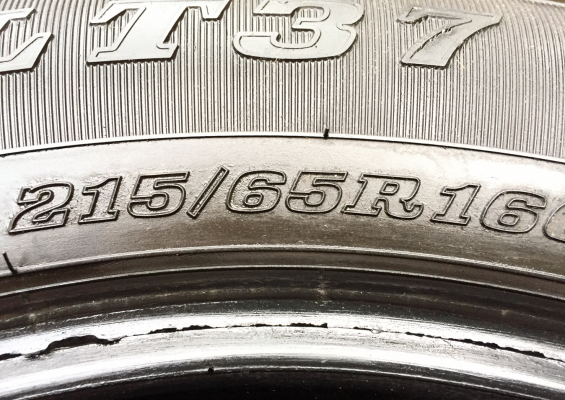 ยาง Dunlop 215 65 16 ปี15 ดอกเต็ม ไม่มีปะ ราคาไม่แพง