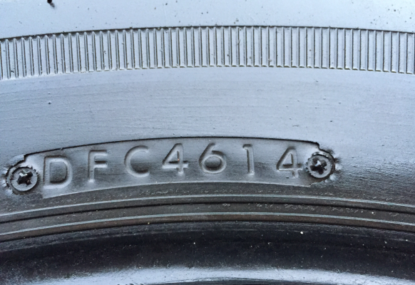 ยาง Bridgestone 265 65 17 ปลายปี14 ดอกเยอะ พร้อมใช้งาน ราคาไม่แพง