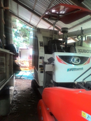ขายรถเกี่ยวข้าวคูโบต้า  DC 70 g   สภาพสวย  ราคา  575,000  รถพร้อมใช้