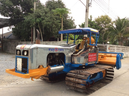 รับซื้อรถเกี่ยวข้าว.  รถตีดิน.  รถเทรนเลอร์บรรทุกรถเกี่ยวข้าวรถตีดิน