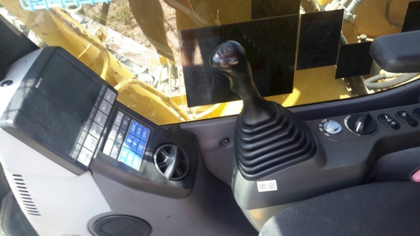 ขายดาวน์ Komatsu PC120-8 ไมล์ 5,000 ขม. สภาพสวยค่ะ ขายดาวน์ Komatsu PC120-8 ไมล์ 5,000 ขม. สภาพสวยค่ะ