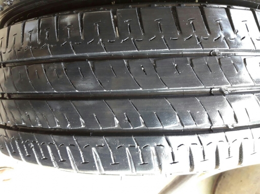 ยางMICHELIN รุ่น AGILS. 205 70R15ปี2015 ยางรถกระบะ รถตู้สภาพสวยมากๆ ดอกเยอะมากๆไม่มีปะคุ้มสุดไม่แพง