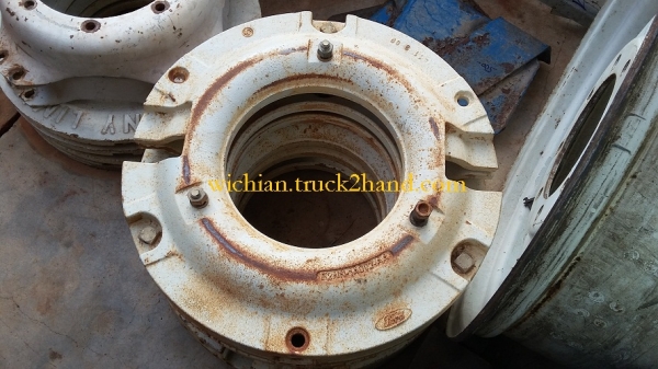 ขายเวทถ่วงล้อหลังรถไถฟอ์ด นิวฮอลแลนด์ เก่านอก แท้ติดรถมีหลายชุดสภาพสวยๆ แผ่นหนาหนักมาก แผ่นละ2,500บาท.