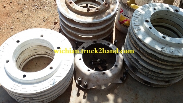 ขายเวทถ่วงล้อหลังรถไถฟอ์ด นิวฮอลแลนด์ เก่านอก แท้ติดรถมีหลายชุดสภาพสวยๆ แผ่นหนาหนักมาก แผ่นละ2,500บาท.