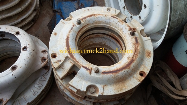 ขายเวทถ่วงล้อหลังรถไถฟอ์ด นิวฮอลแลนด์ เก่านอก แท้ติดรถมีหลายชุดสภาพสวยๆ แผ่นหนาหนักมาก แผ่นละ2,500บาท.