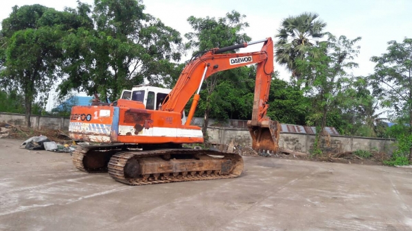 ขายถูกมาก รถขุด แบคโฮ ขนาดใหญ่ DAEWOO PC220-3 ราคา 580,000 บาท เท่านั้น เก่านอก พร้อมใช้งาน