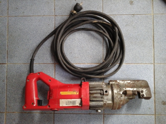 เครื่องตัดเหล็กมือถือ ตัดเหล็กเหล็กเส้นหรือเหล็กข้ออ้อย 4-16 mm. สภาพพร้อมใช้งาน (พร้อมกล่องเครื่องมือ)