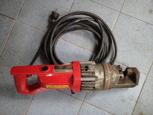 เครื่องตัดเหล็กมือถือ ตัดเหล็กเหล็กเส้นหรือเหล็กข้ออ้อย 4-16 mm. สภาพพร้อมใช้งาน (พร้อมกล่องเครื่องมือ)