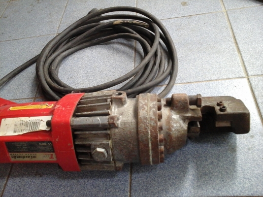 เครื่องตัดเหล็กมือถือ ตัดเหล็กเหล็กเส้นหรือเหล็กข้ออ้อย 4-16 mm. สภาพพร้อมใช้งาน (พร้อมกล่องเครื่องมือ)