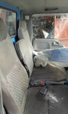 หัวเก๋ง Isuzu NKR เก่านอก