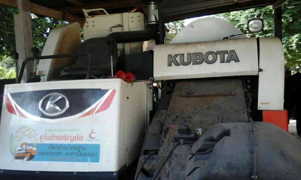 ขายรถเกี่ยวข้าว KUBOTA DC70 ใช้งาน960ชั่วโมง รถสวยสภาพดีมาก ช่วงล่างดี สภาพพร้อมใช้งาน เอกสารเล่มทะเบียนพร้อมโอน ราคา450,000 สนใจโทร 090-8588220คุณนะ 093-3258446คุณบิว หรือเข้าดูสินค้าอื่นๆได้ที่ www.narong2truck.com หรือ www.truck.in.th/498 หรือเพจFacebo