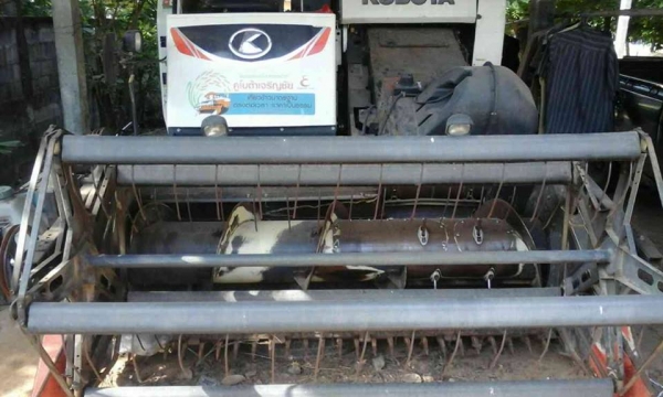 ขายรถเกี่ยวข้าว KUBOTA DC70 ใช้งาน960ชั่วโมง รถสวยสภาพดีมาก ช่วงล่างดี สภาพพร้อมใช้งาน เอกสารเล่มทะเบียนพร้อมโอน ราคา450,000 สนใจโทร 090-8588220คุณนะ 093-3258446คุณบิว หรือเข้าดูสินค้าอื่นๆได้ที่ www.narong2truck.com หรือ www.truck.in.th/498 หรือเพจFacebo