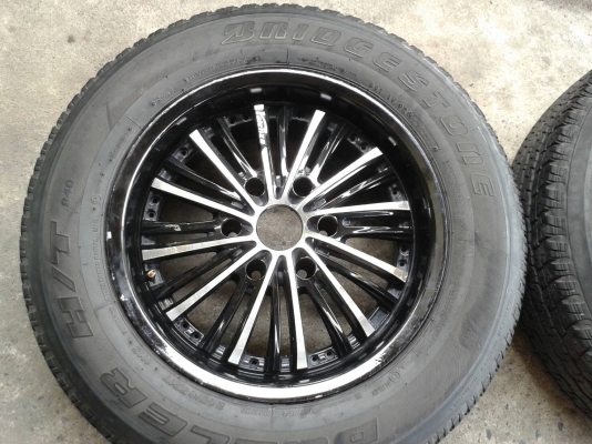 ขอบ17นิ้ว6รู พร้อมยาง ดอกหนา สวยๆ 4 ล้อ ราคา 5900 บาท