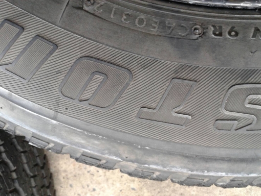 ขอบ17นิ้ว6รู พร้อมยาง ดอกหนา สวยๆ 4 ล้อ ราคา 5900 บาท