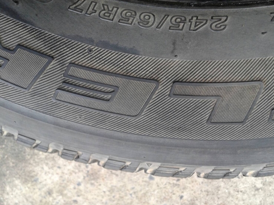 ขอบ17นิ้ว6รู พร้อมยาง ดอกหนา สวยๆ 4 ล้อ ราคา 5900 บาท