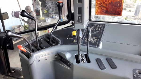 ขายรถไถ NEWHOLLAND TM125 ขายรถไถ NEWHOLLAND TM125