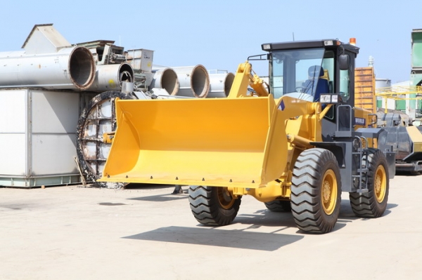 ให้เช่ารถตักขนาดครึ่งคิว-3คิว รถบด 2.5-10 ตัน พร้อมคนขับ มีให้เลือกหลายขนาด