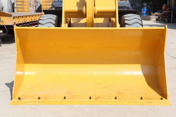 ให้เช่ารถตักขนาดครึ่งคิว-3คิว รถบด 2.5-10 ตัน พร้อมคนขับ มีให้เลือกหลายขนาด