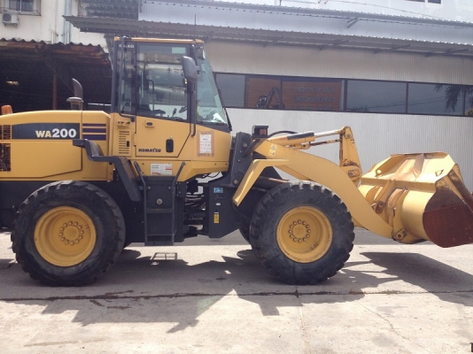 รถตักล้อยาง Komatsu WA200-5 รภเก่านอกนำเข้าจากญี่ปุ่่น พร้อมใข้งานทันที 091 695-6445