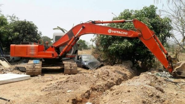 ขาย 450,000 แบคโฮ HITACHI EX 200-1 เครื่องดี ปั้ม K3V แรง เอวดี ช่วงล่างแน่น รถสวยพร้อมใช้ 090-772-3710 090-772-3708