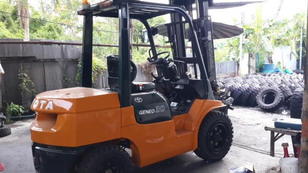 ขายโฟล์คลิฟ toyota  รุ่น 7FD30  ดีเซล ออโต้ ไซด์ชิฟ