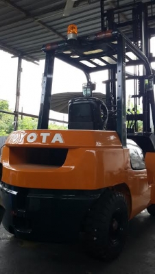 ขายโฟล์คลิฟ toyota  รุ่น 7FD30  ดีเซล ออโต้ ไซด์ชิฟ